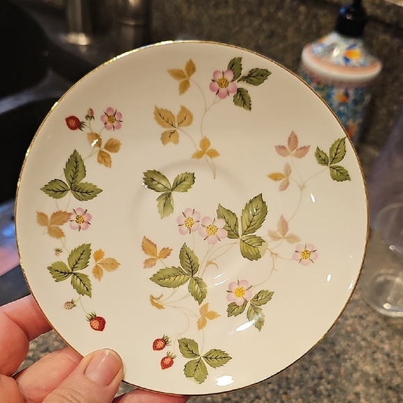 Wedgwood Replacement Saucer Wild Strawberry - Picture 1 of 4